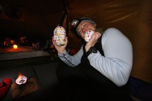 Påskeeggjakt i teltet påskeaften